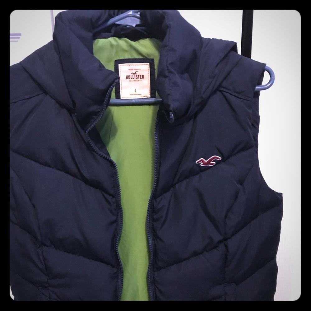 Hollister, size L; navy hooded vest